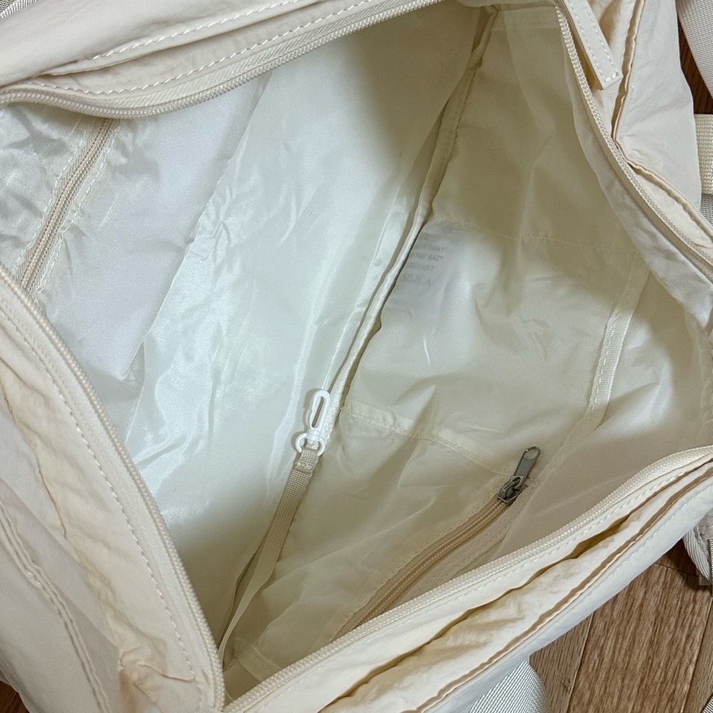 NWT ETRONIK Cream Travel Bag with Durable Design - Picture 5 of 8